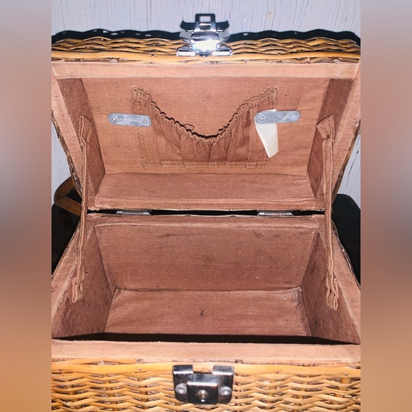 Vintage Handwoven Rattan Crossbody Bag - Picture 3 of 5